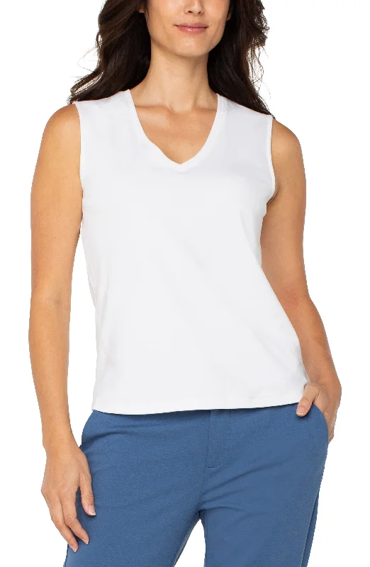 SLEEVELESS V NECK KNIT TOP Geometric Knit Tee