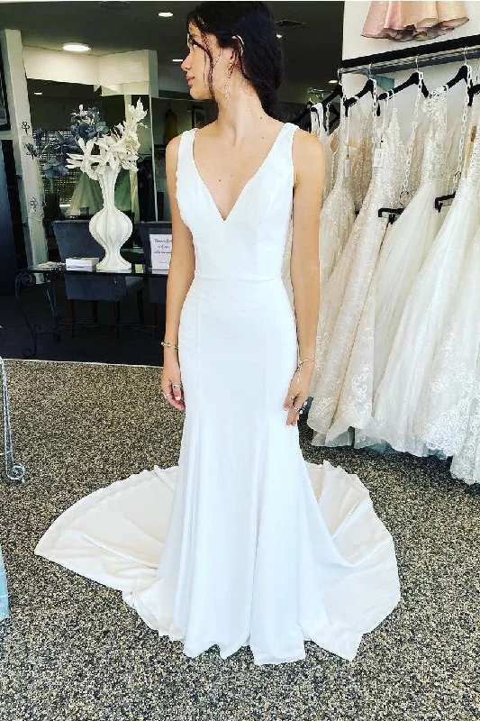 Simple V-neck Bride Dresses with Long Train