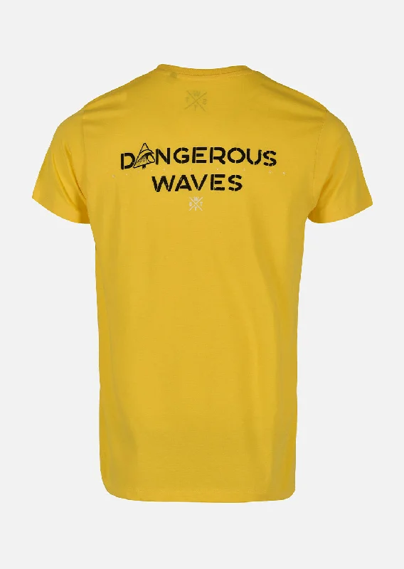 Tee-shirt Dangerous Waves - Jaune Notch Collar Peter Pan Collar Cowl Neck